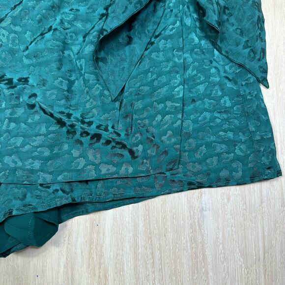 Lovers and Friends Revolve Dark Jade Green Cheyanne Wrap Satin Chic Skort XL - Picture 5 of 16